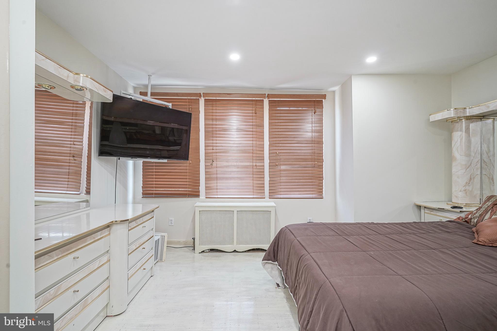 2828 S BEULAH STREET