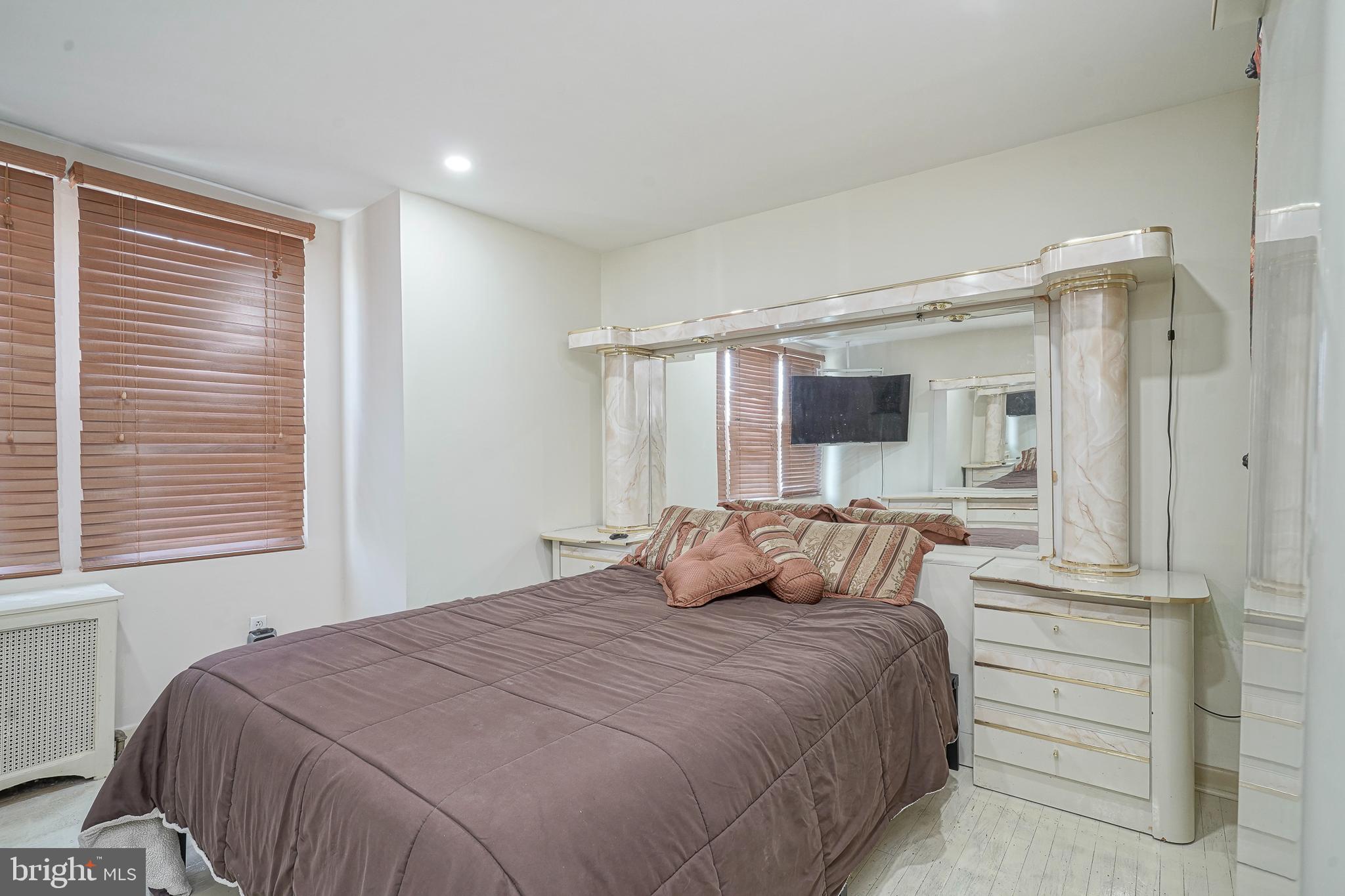 2828 S BEULAH STREET