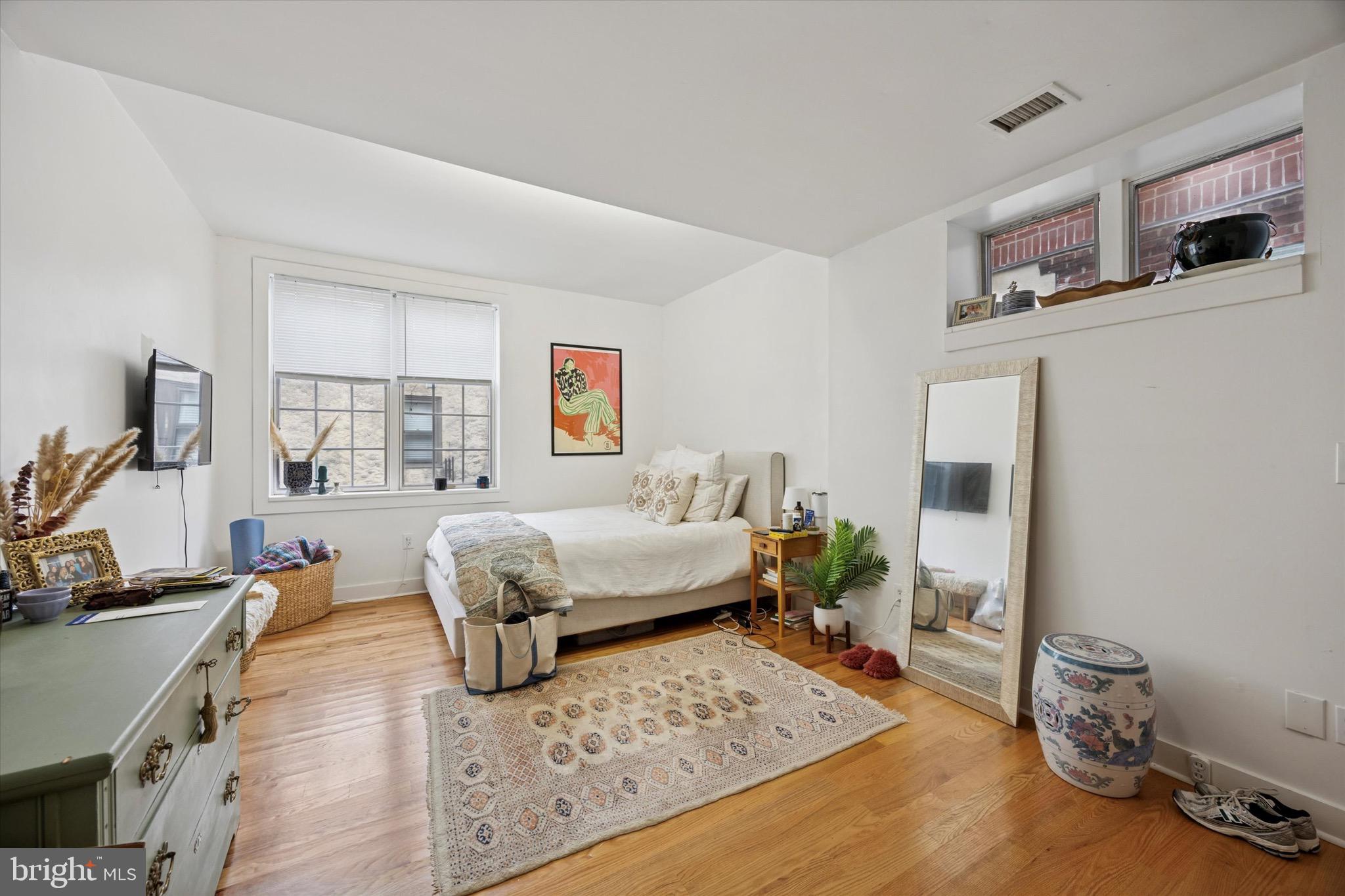 1731 BAINBRIDGE STREET