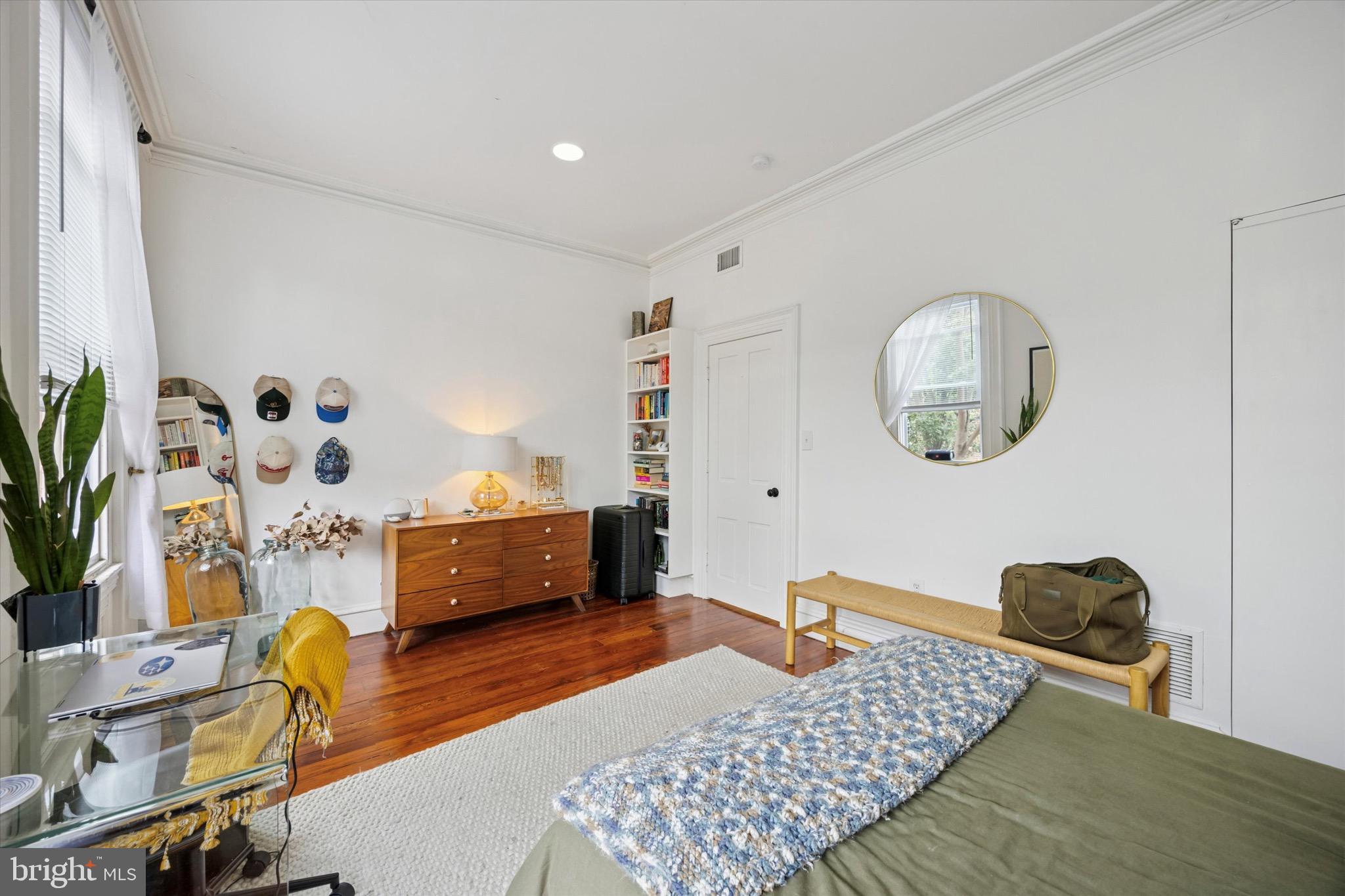 1731 BAINBRIDGE STREET