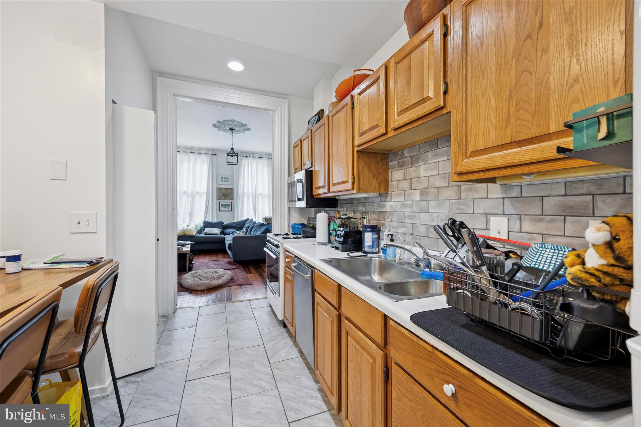 1731 BAINBRIDGE STREET