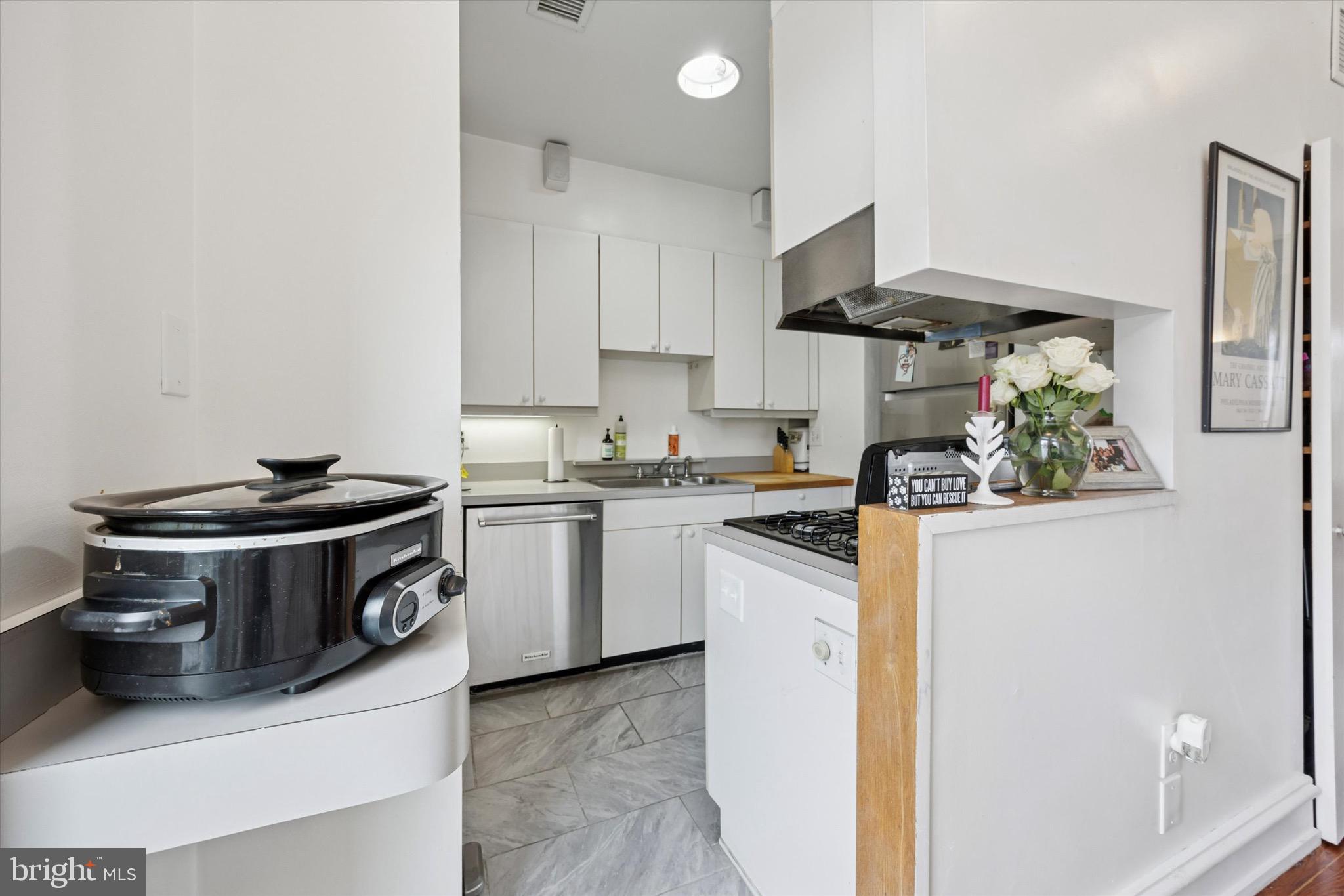 1731 BAINBRIDGE STREET