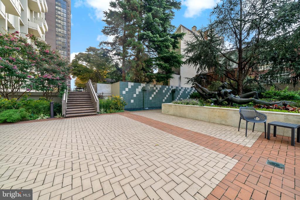 604 S WASHINGTON SQUARE 36 1015