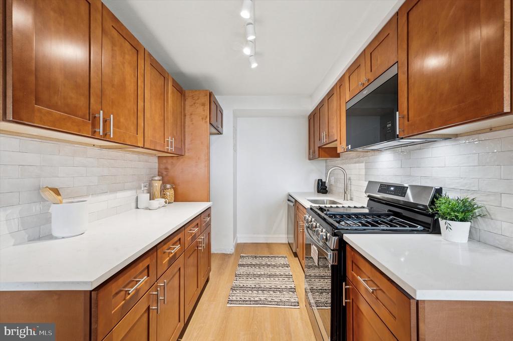 604 S WASHINGTON SQUARE 36 1015