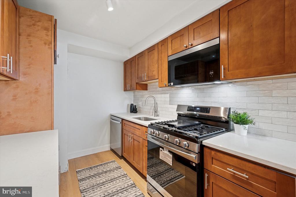 604 S WASHINGTON SQUARE 36 1015