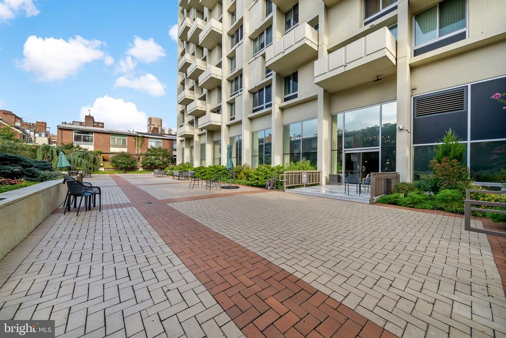 604 S WASHINGTON SQUARE 36 1015
