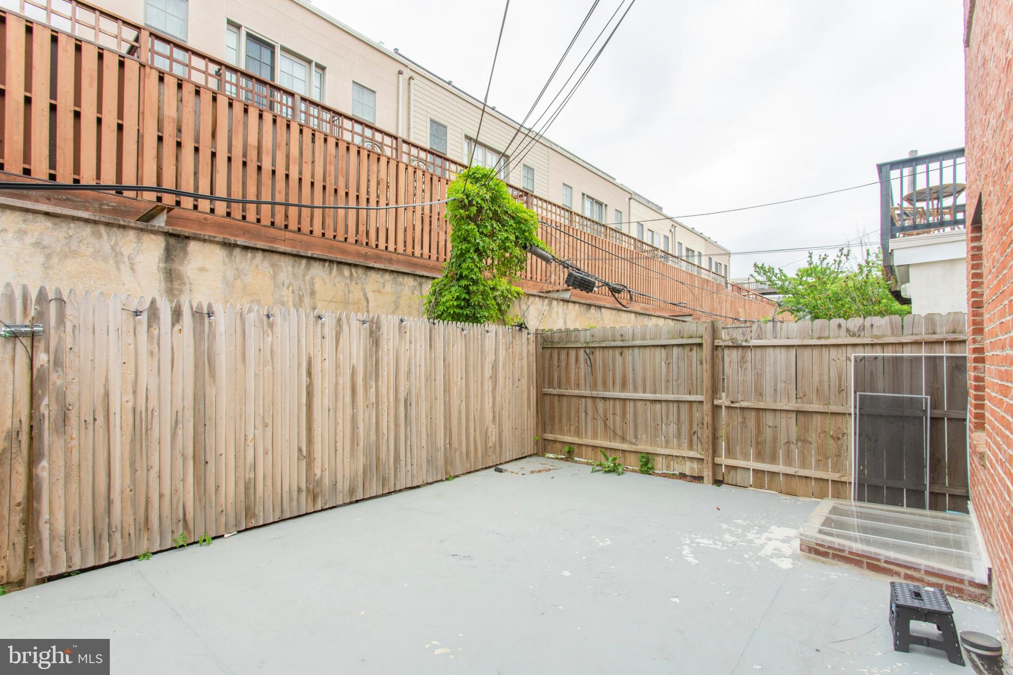 1629 WALLACE STREET 1R