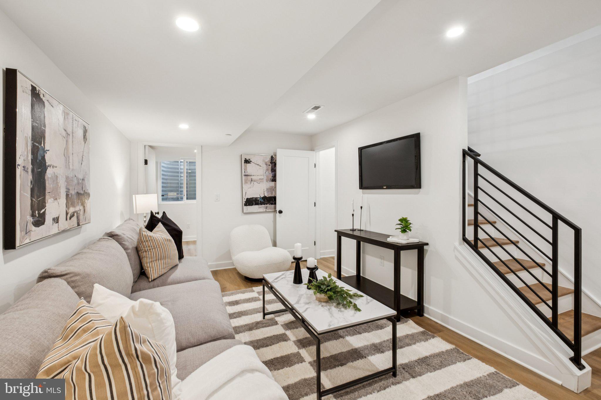 1608 N NEWKIRK STREET