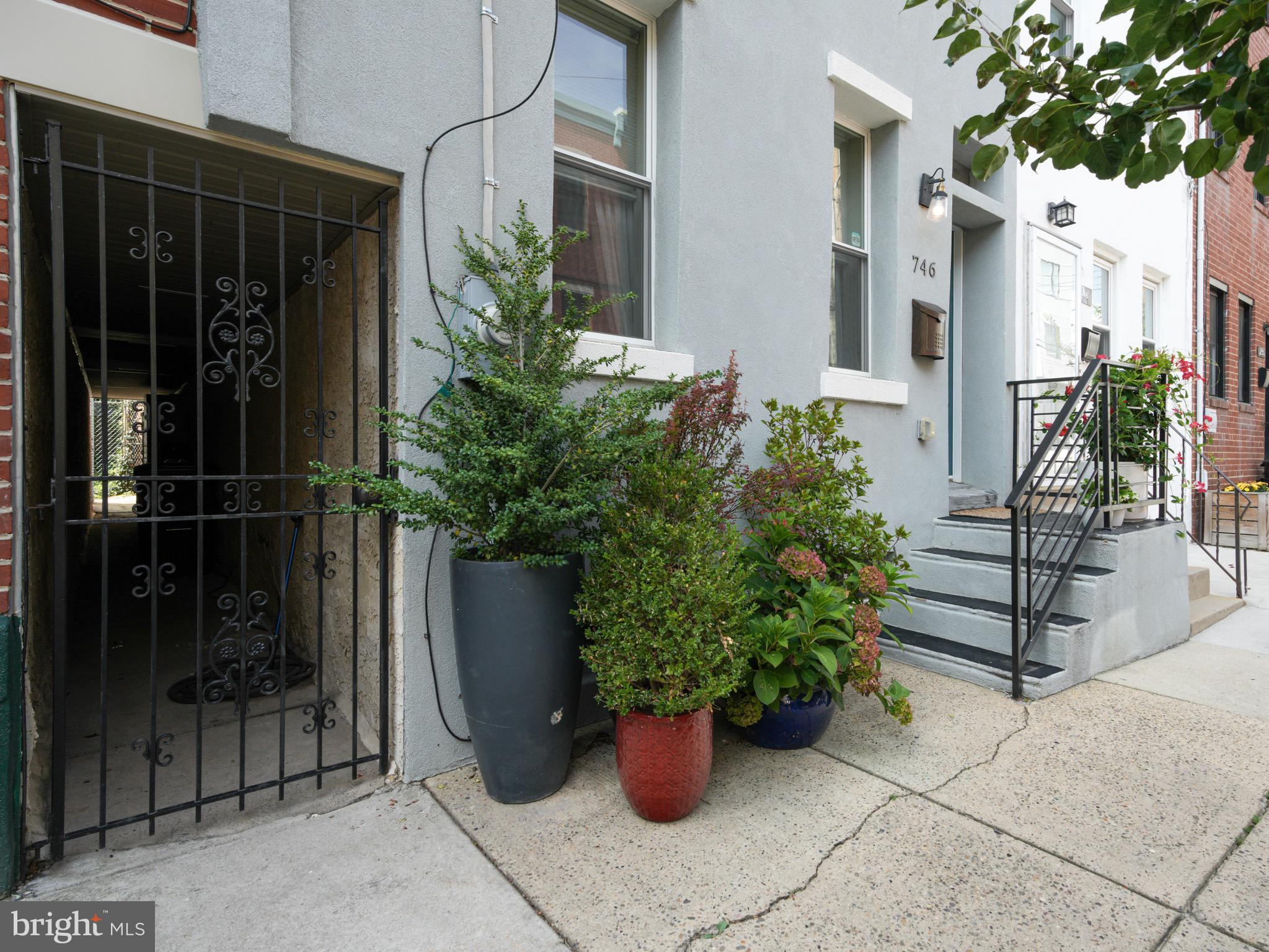 746 N UBER STREET