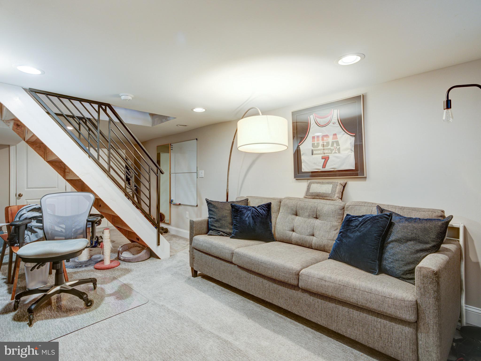 746 N UBER STREET