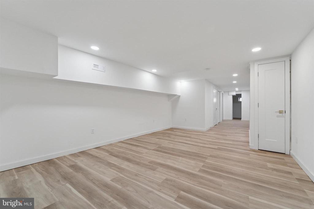 1203 S WILTON STREET
