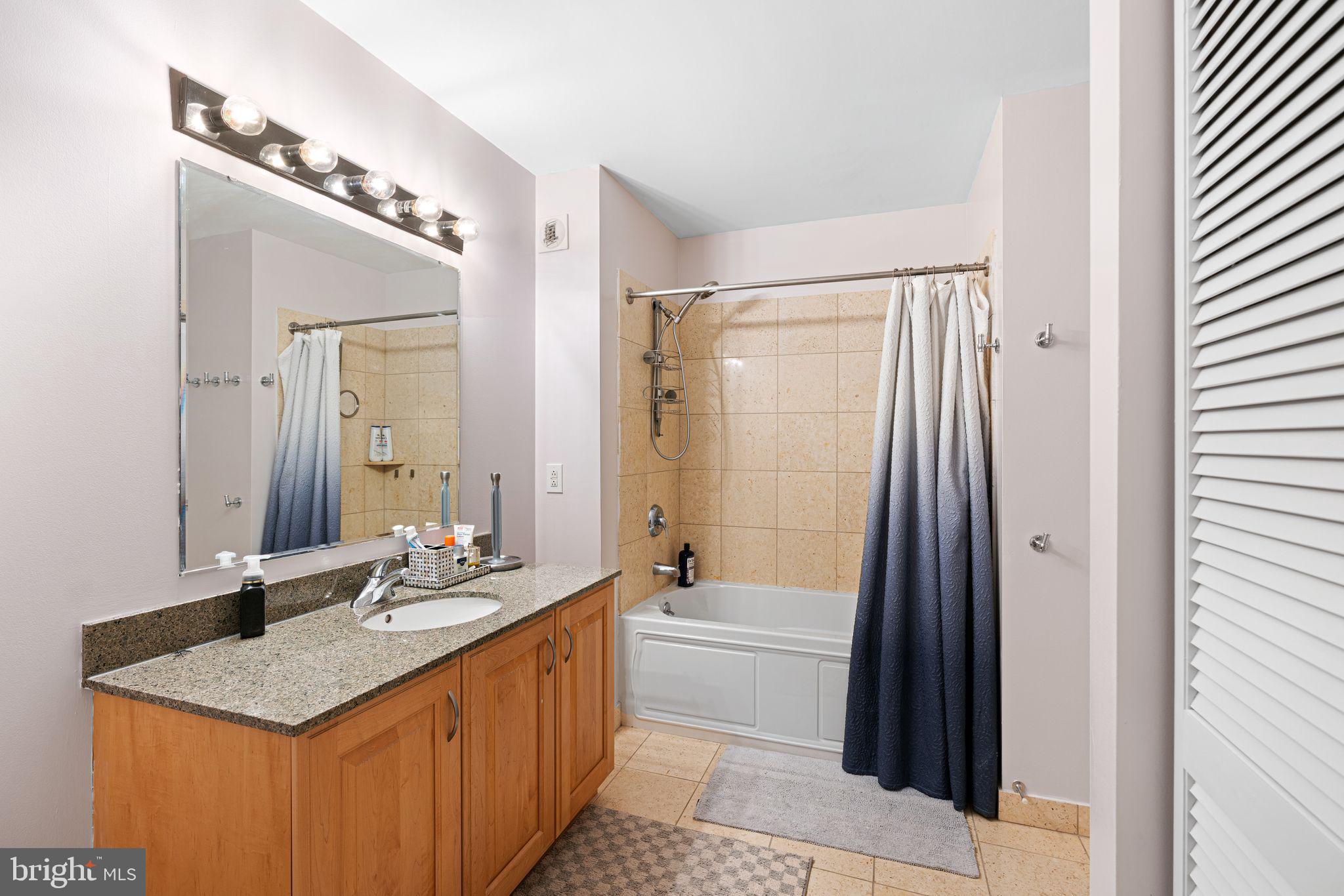 901 N PENN STREET R2605
