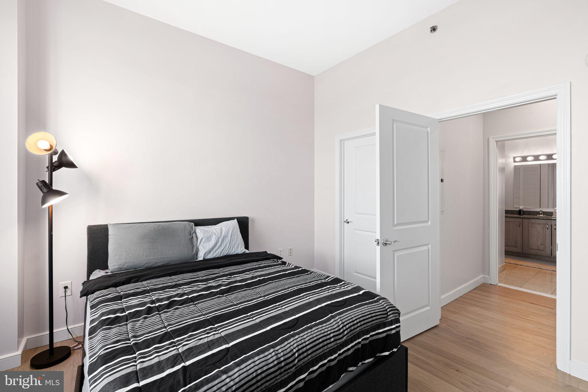 901 N PENN STREET R2605