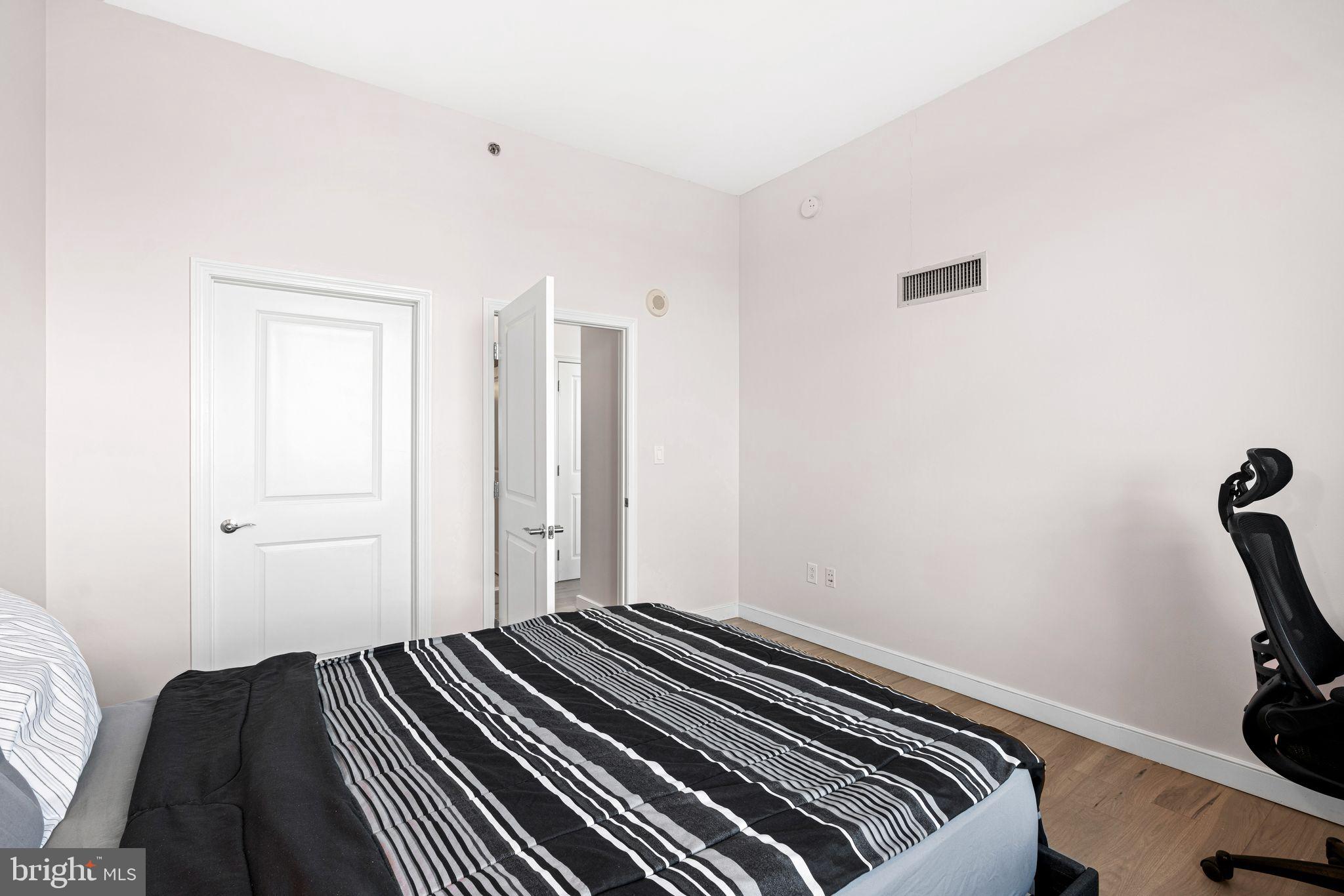 901 N PENN STREET R2605