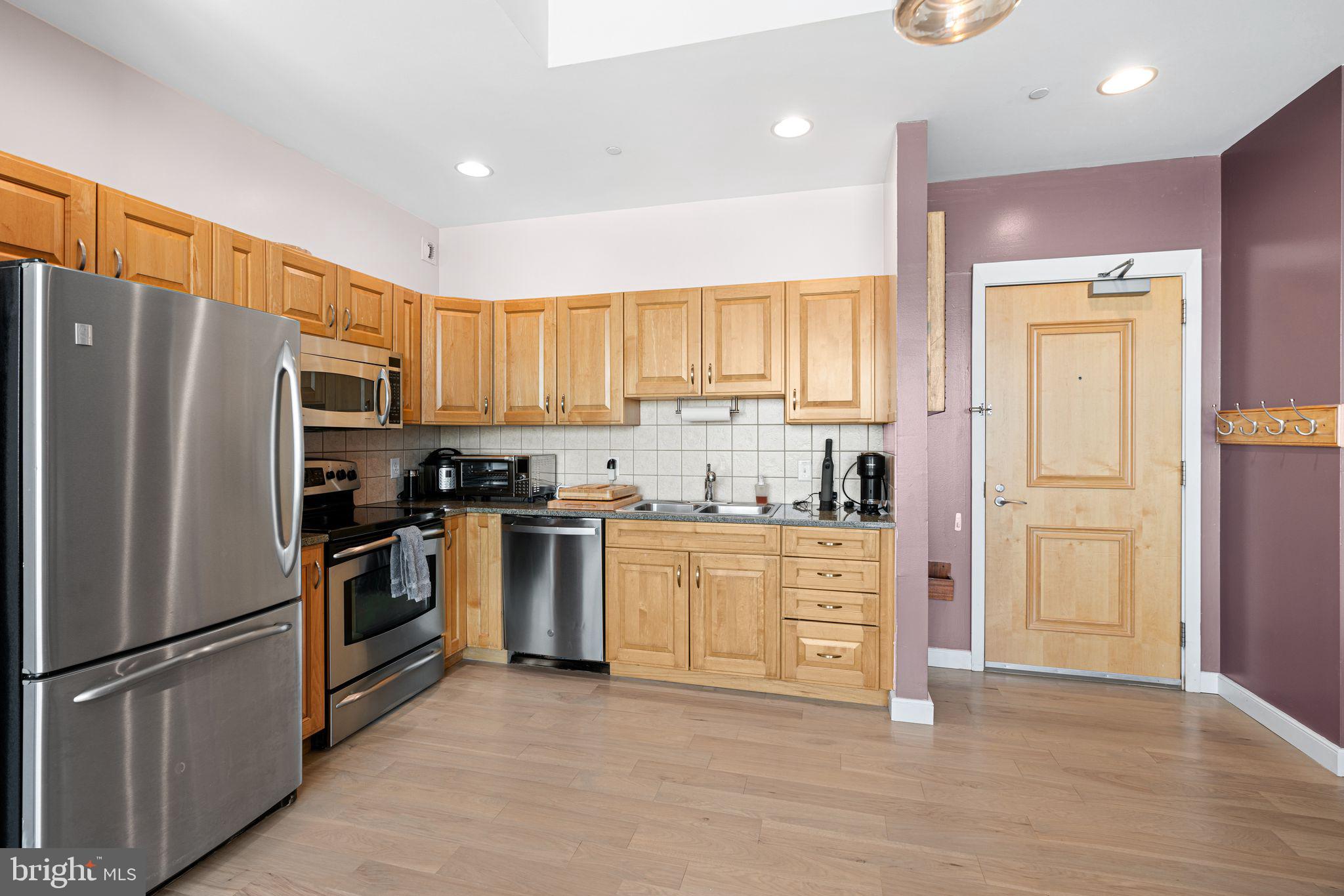 901 N PENN STREET R2605