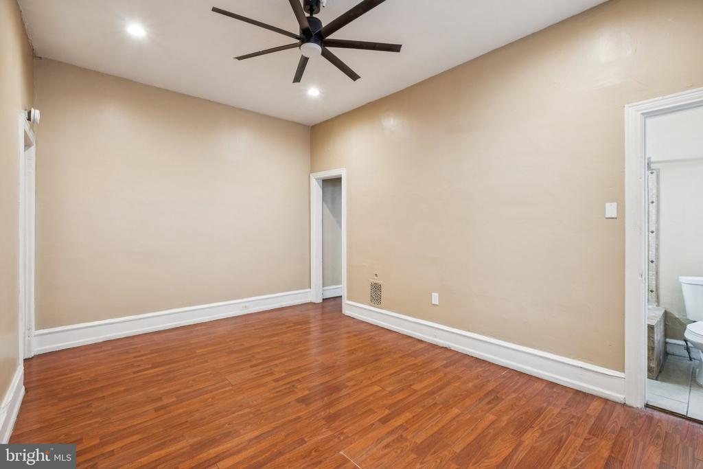 9 N 50TH STREET N 1