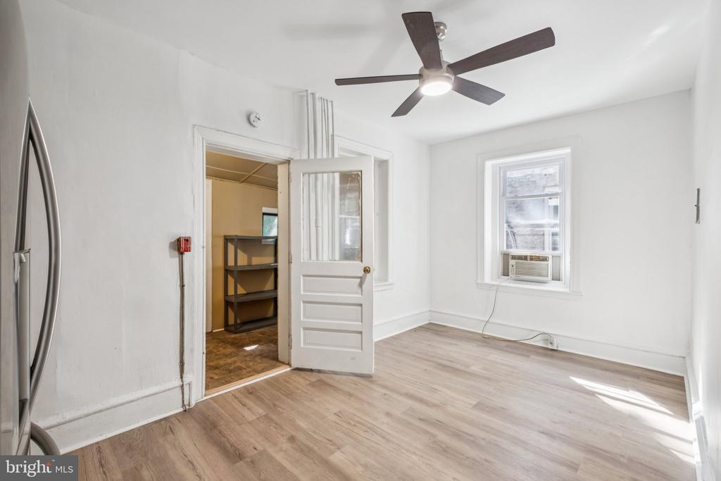 9 N 50TH STREET N 1