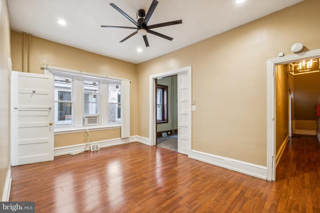 9 N 50TH STREET N 1