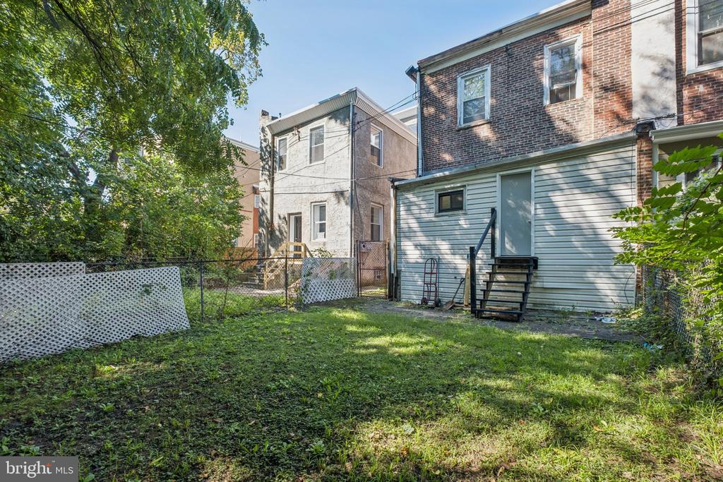 9 N 50TH STREET N 1
