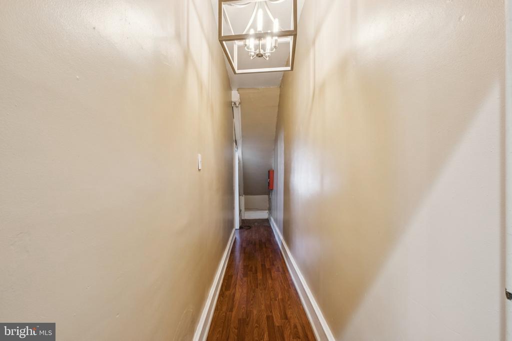 9 N 50TH STREET N 1