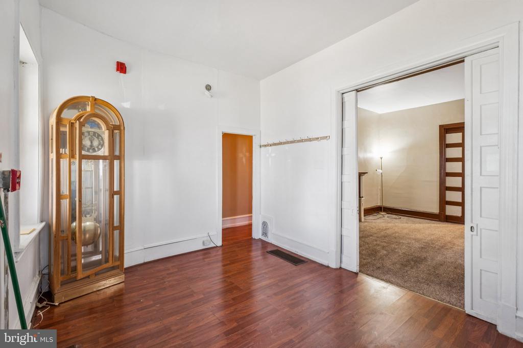 9 N 50TH STREET N 1