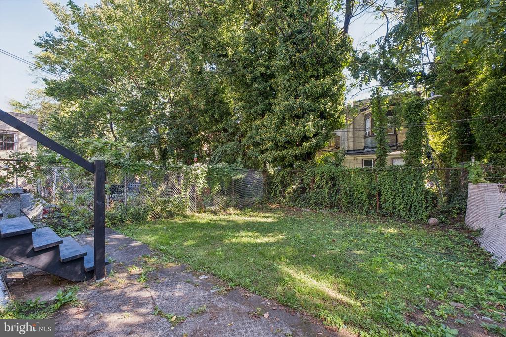 9 N 50TH STREET N 1