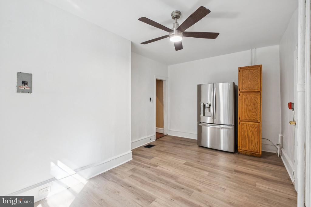 9 N 50TH STREET N 1