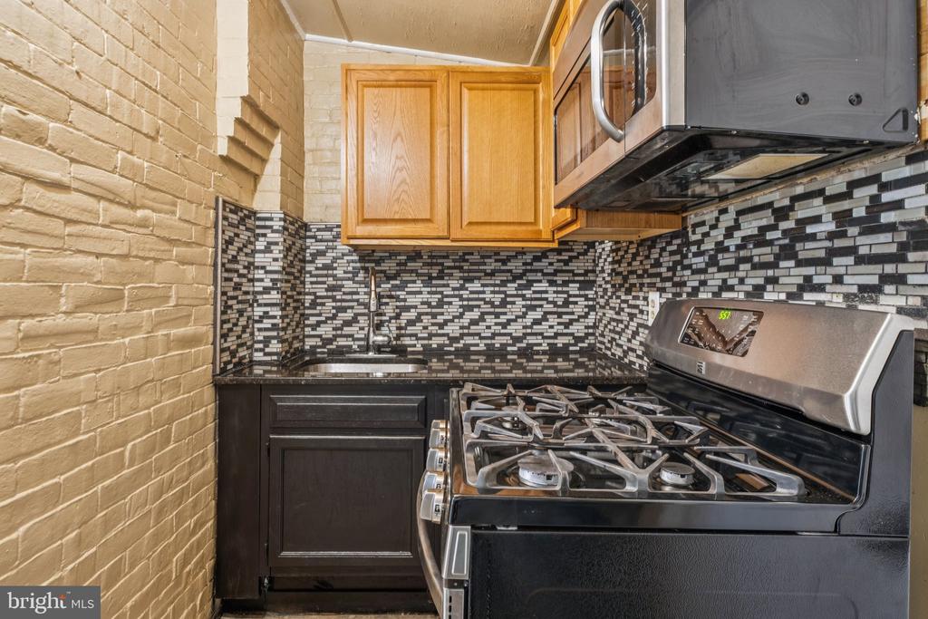 9 N 50TH STREET N 1