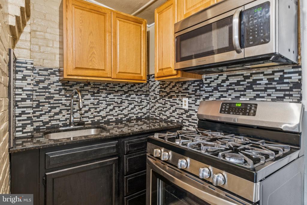 9 N 50TH STREET N 1