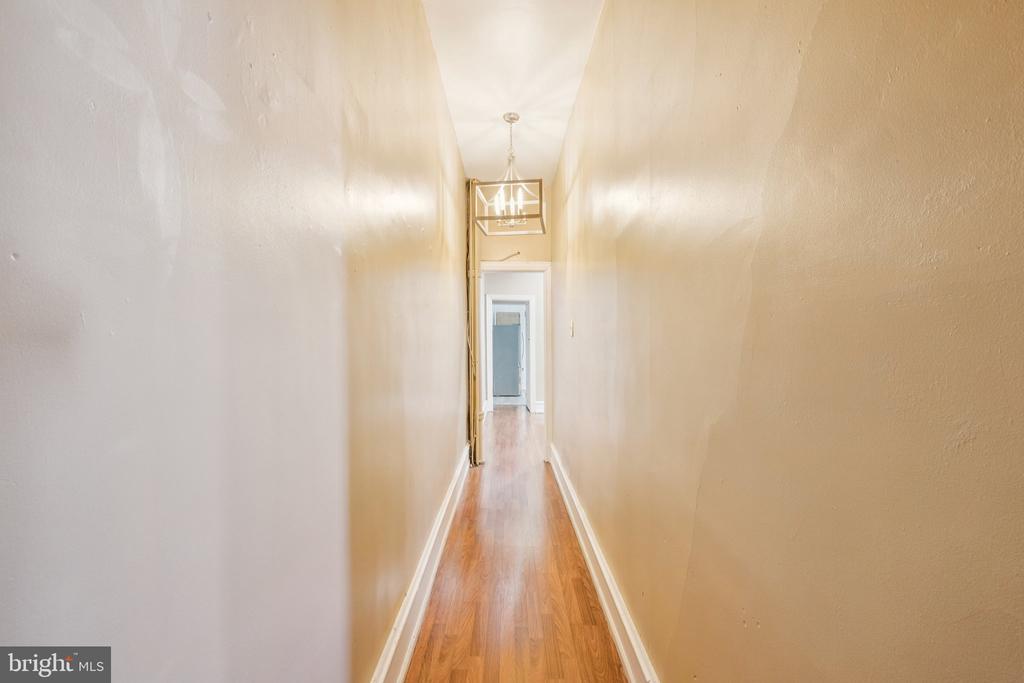9 N 50TH STREET N 1