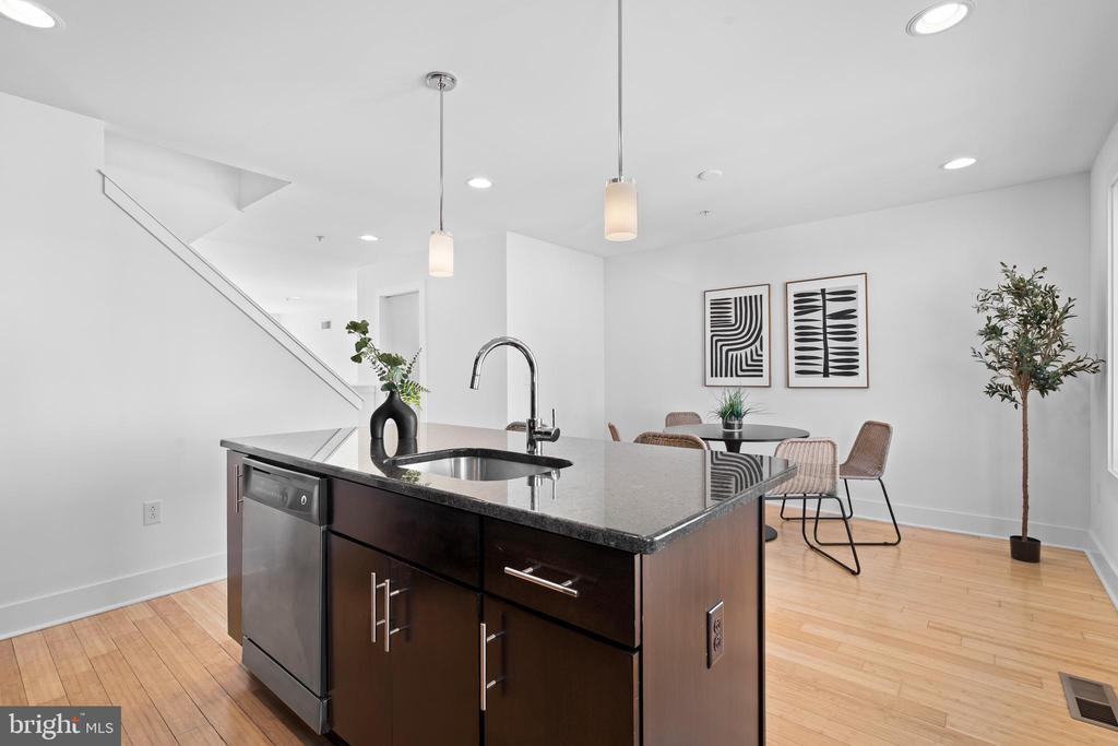 315 DUPONT STREET