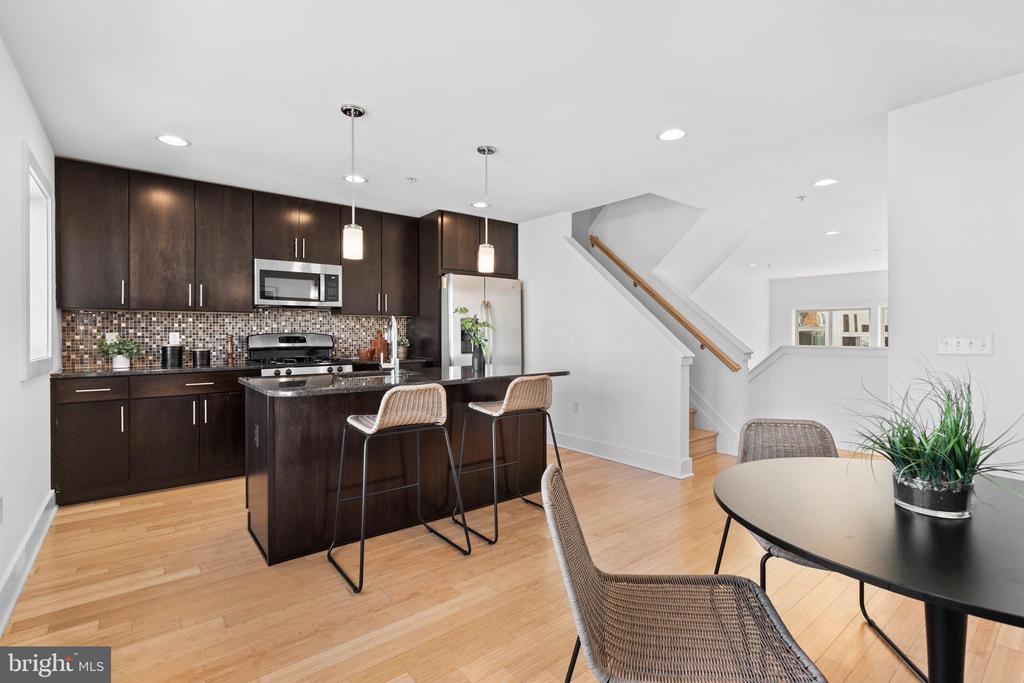 315 DUPONT STREET