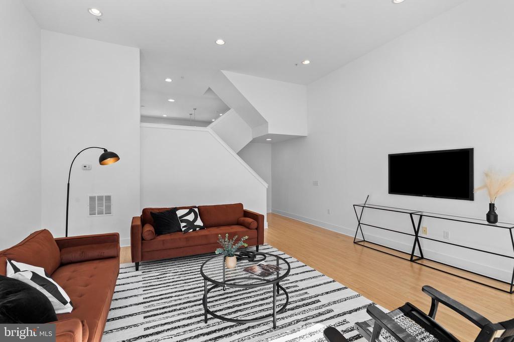 315 DUPONT STREET