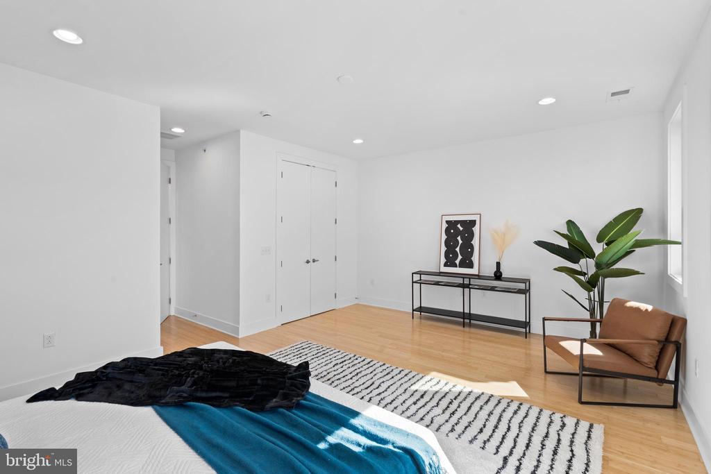 315 DUPONT STREET