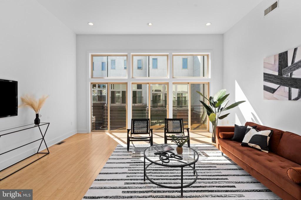 315 DUPONT STREET