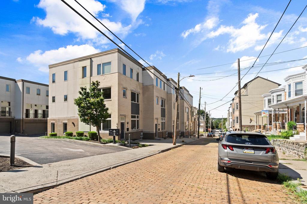 315 DUPONT STREET
