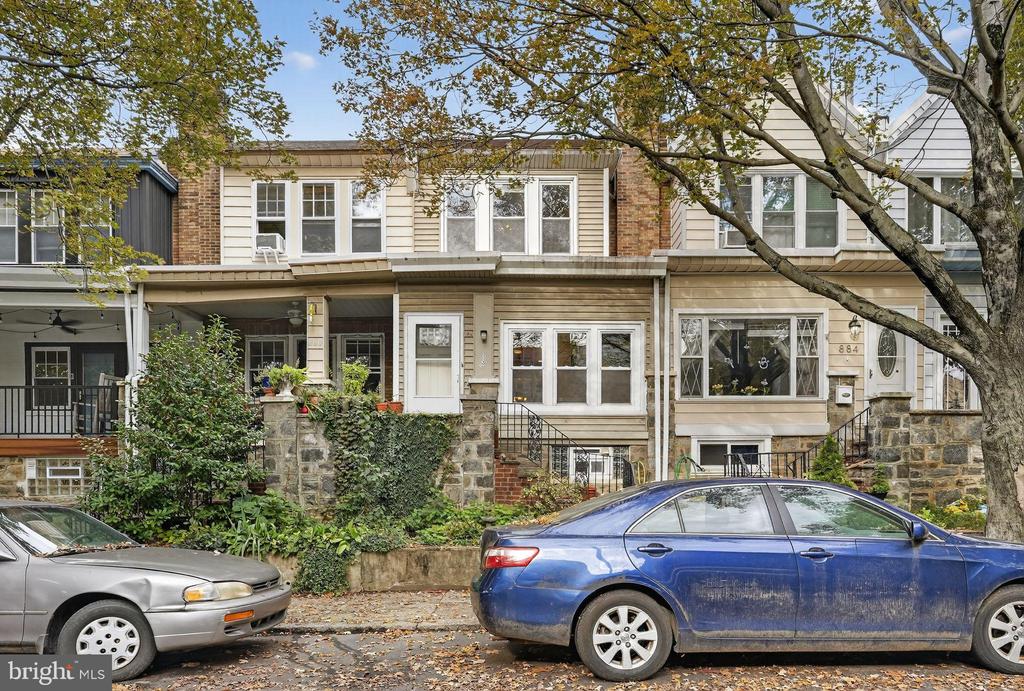 882 N WOODSTOCK STREET