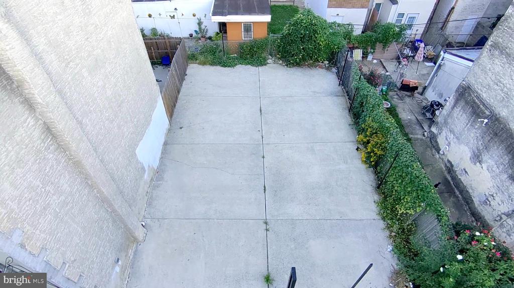 2033 N LAWRENCE STREET