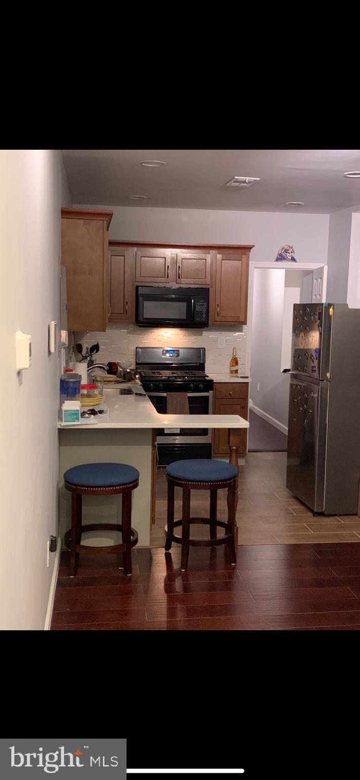 838 CORINTHIAN AVENUE 3