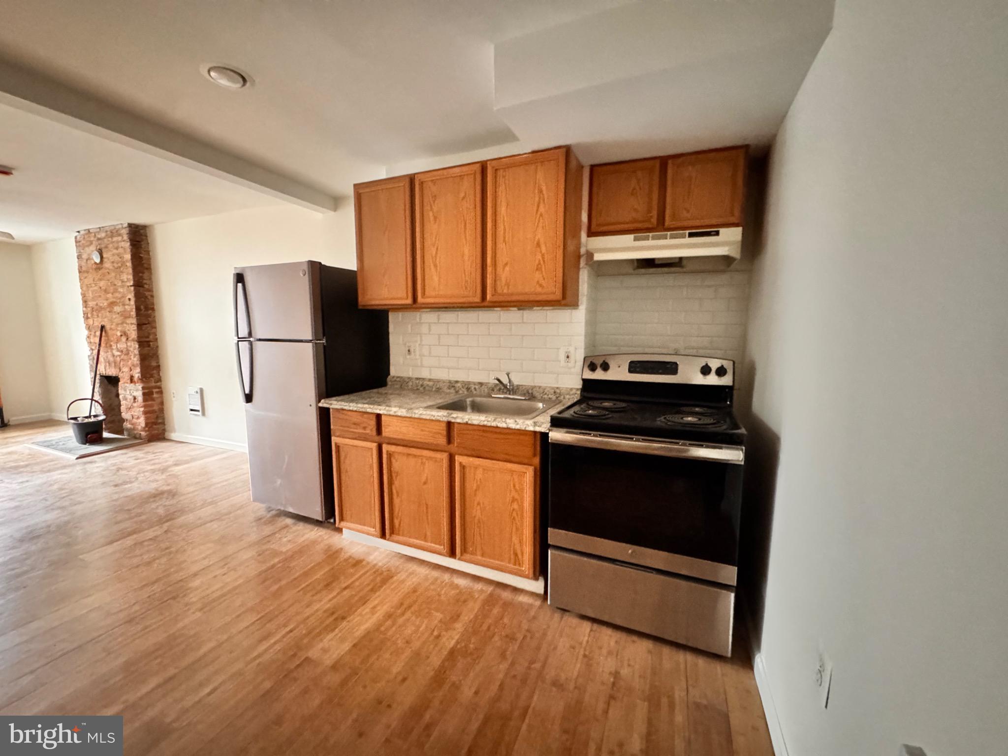113 W GIRARD AVENUE 2ND FLOOR