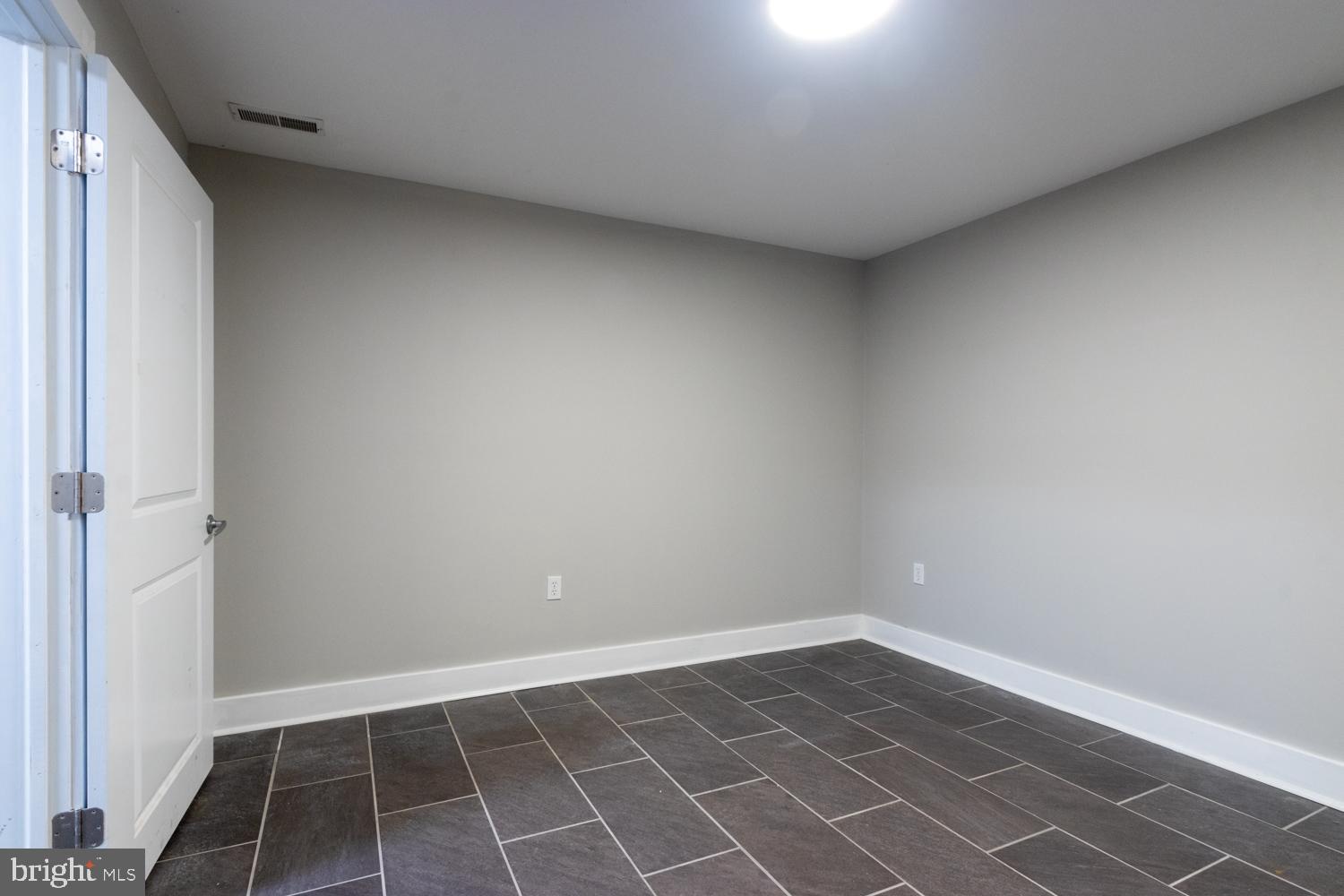 2304 E SERGEANT STREET