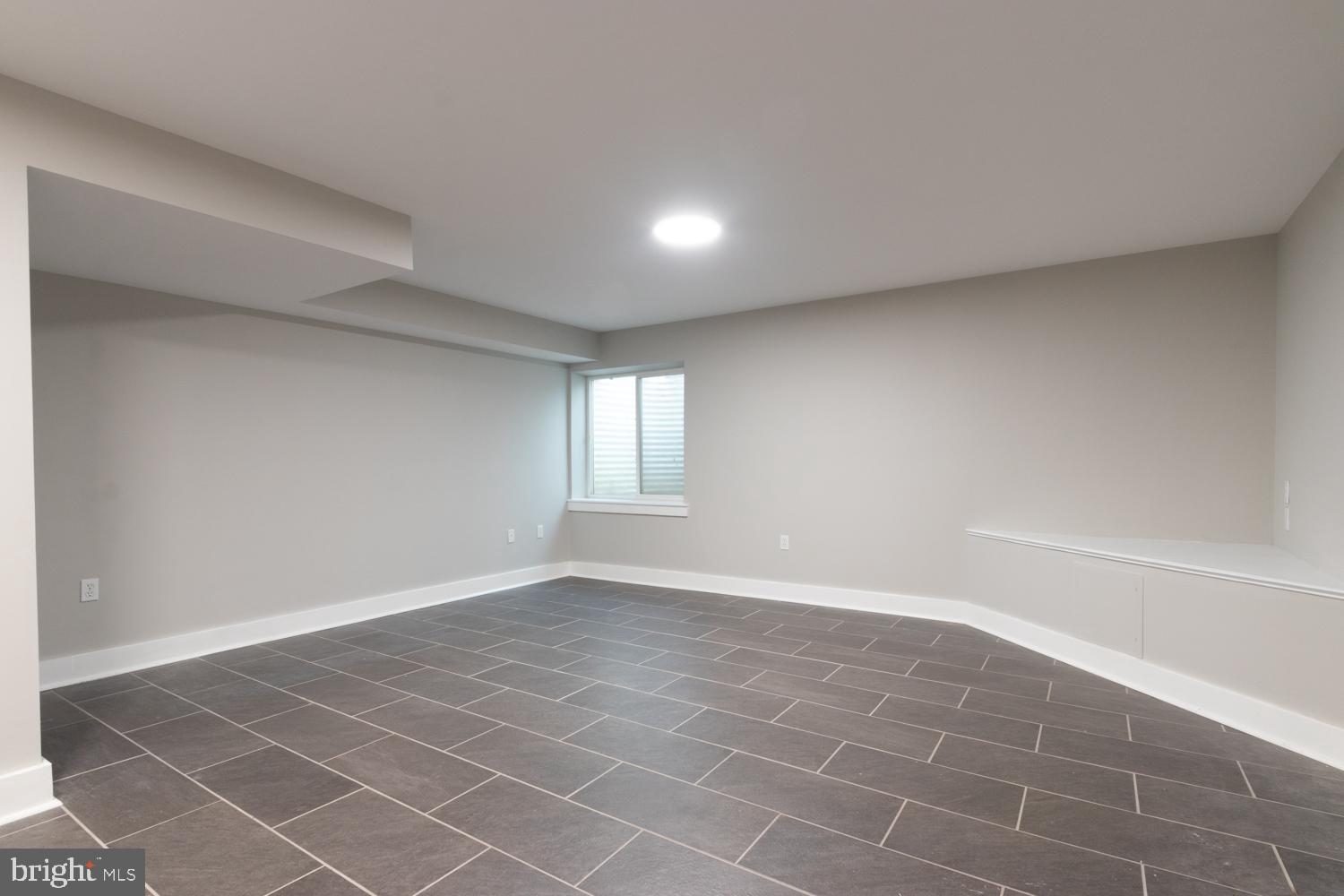 2304 E SERGEANT STREET