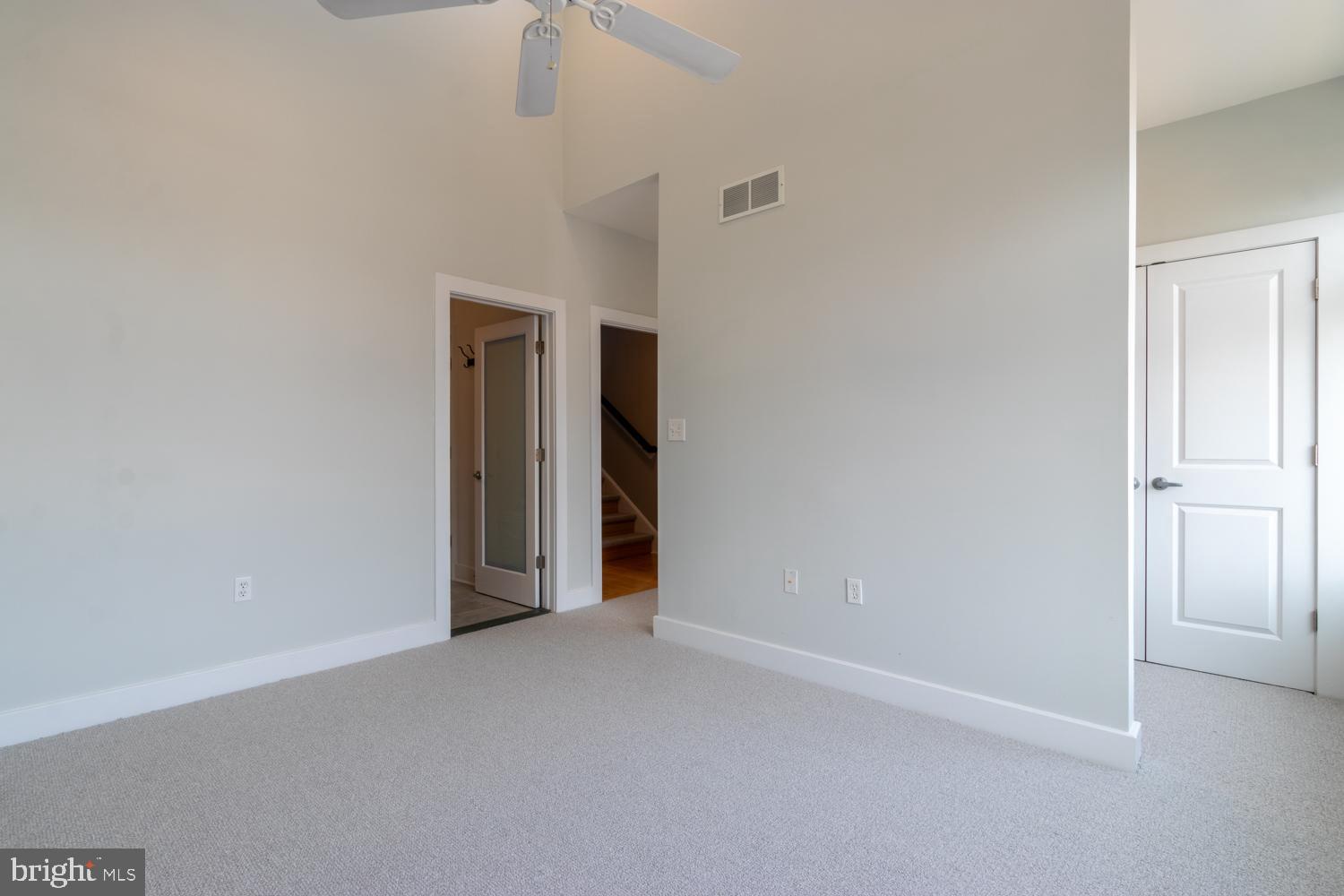 2304 E SERGEANT STREET