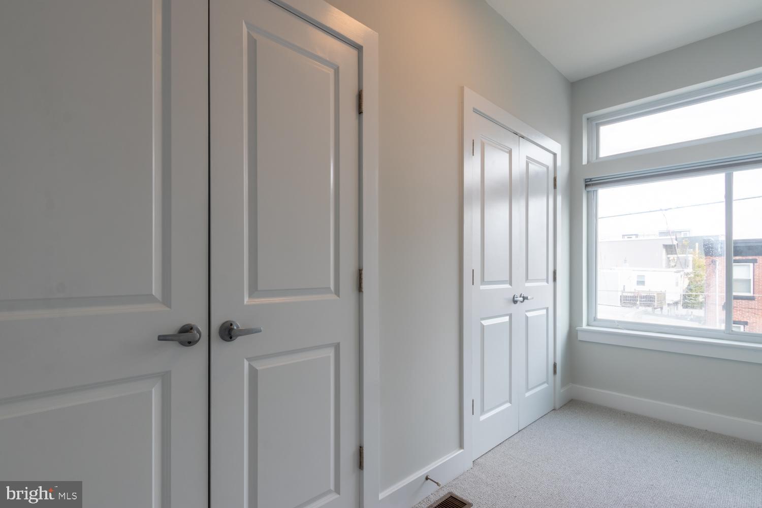 2304 E SERGEANT STREET