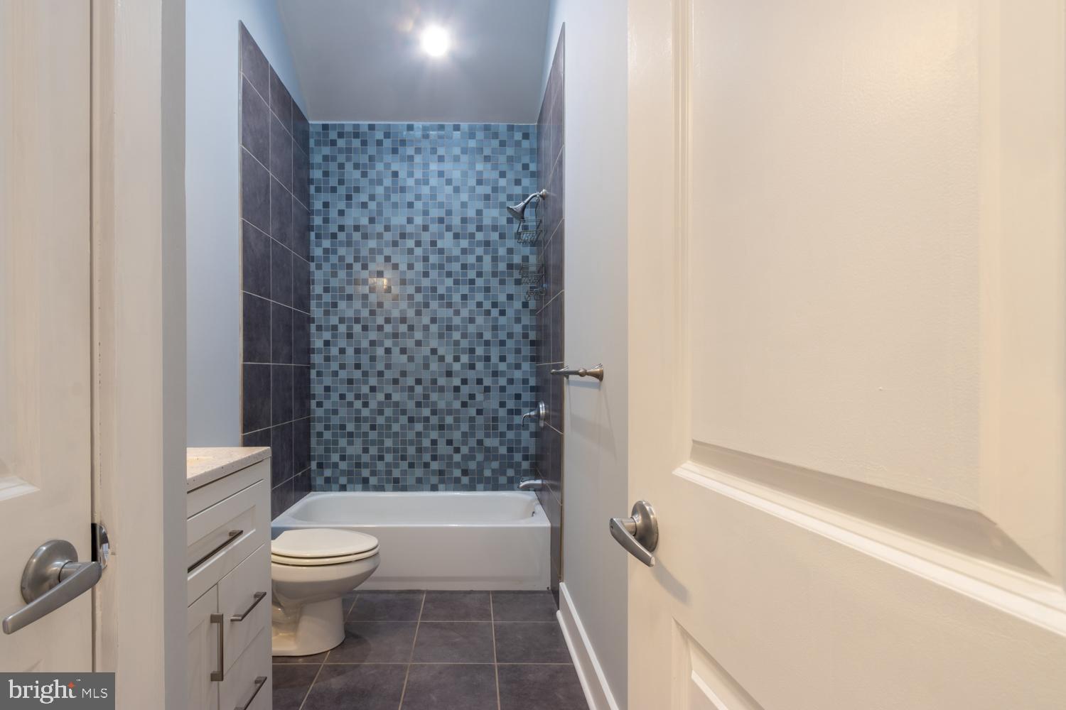 2304 E SERGEANT STREET