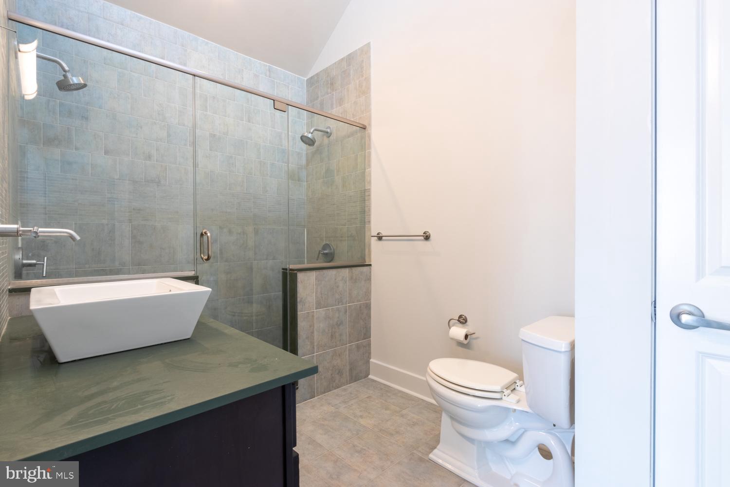 2304 E SERGEANT STREET