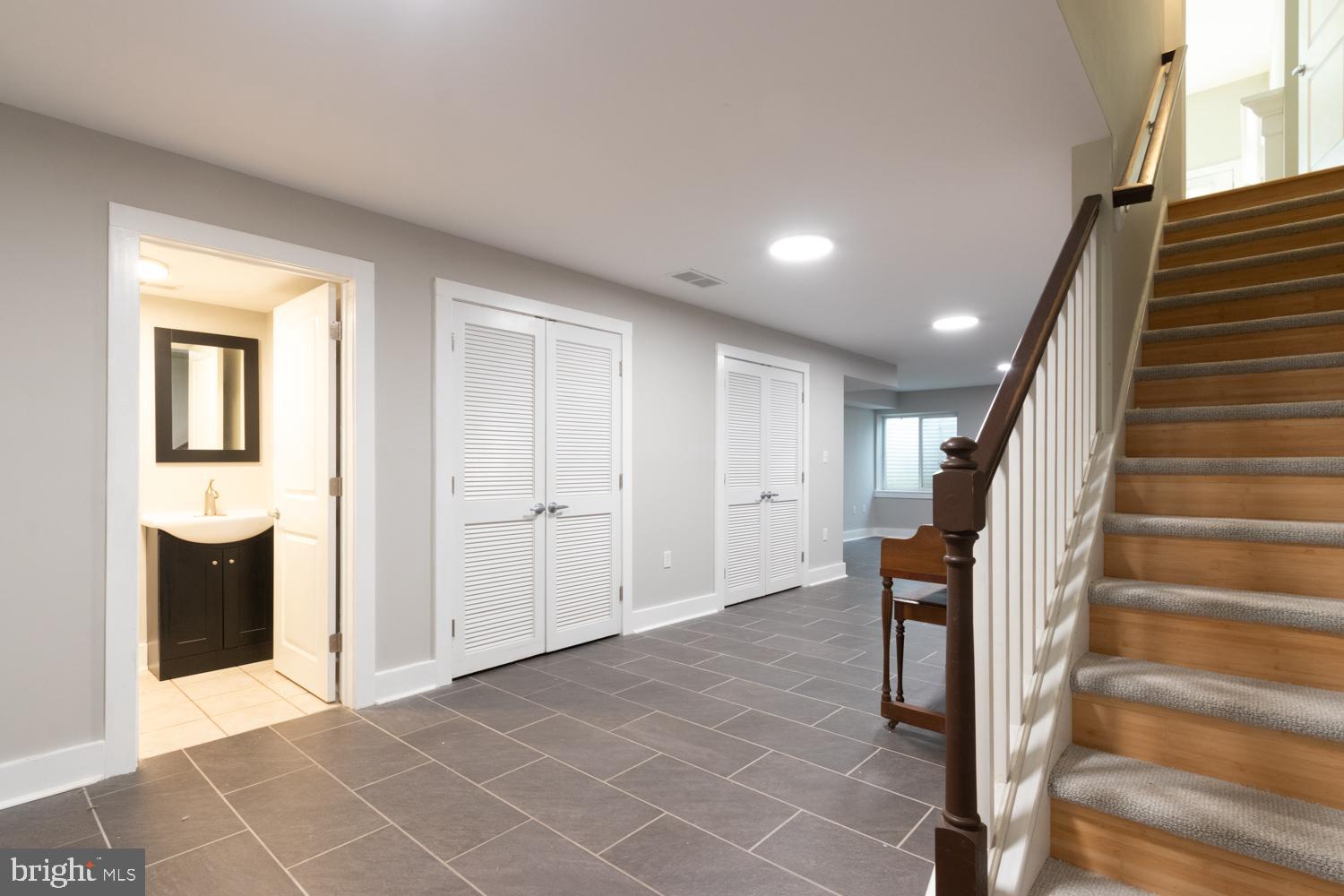 2304 E SERGEANT STREET