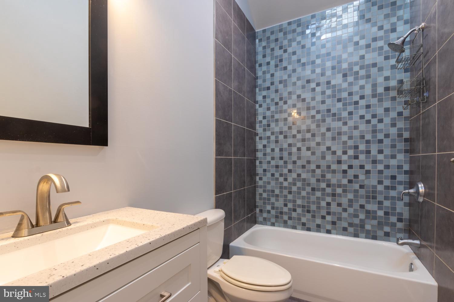 2304 E SERGEANT STREET