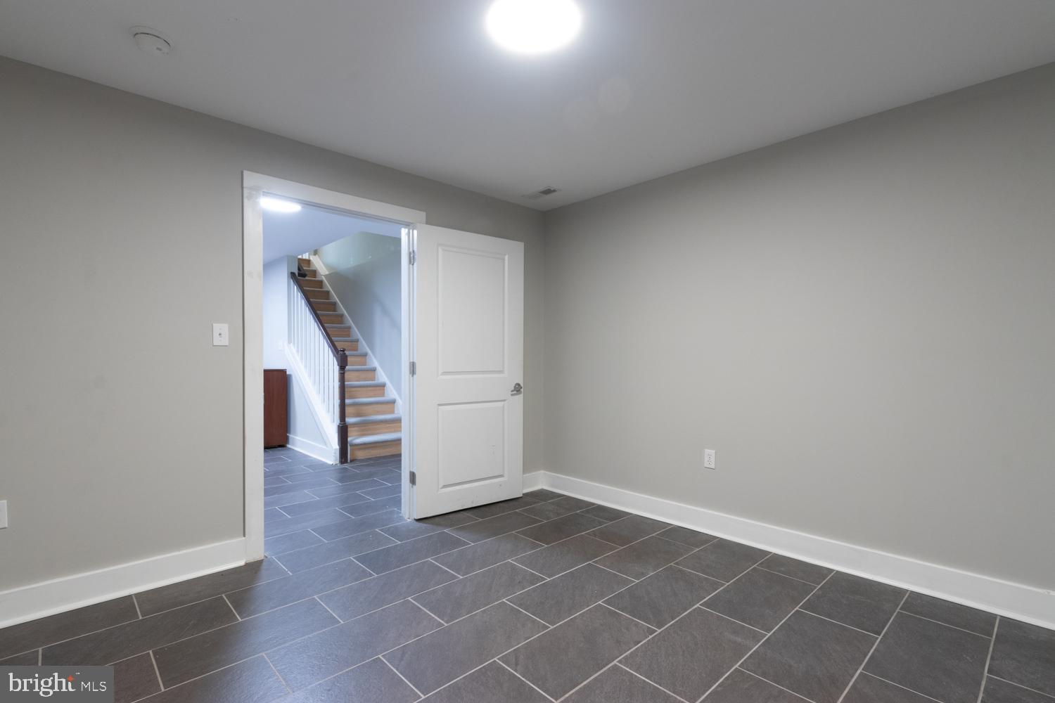 2304 E SERGEANT STREET