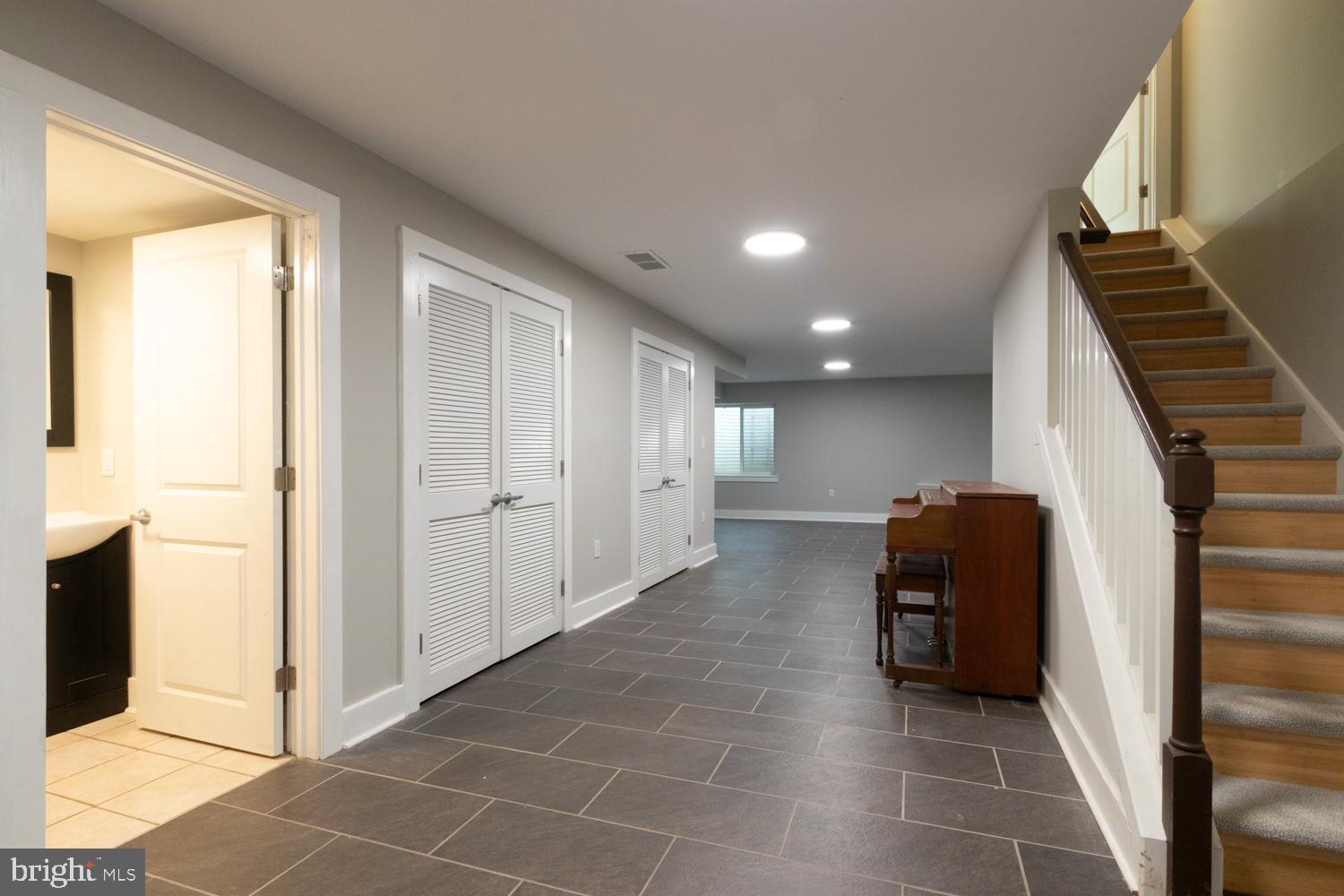 2304 E SERGEANT STREET